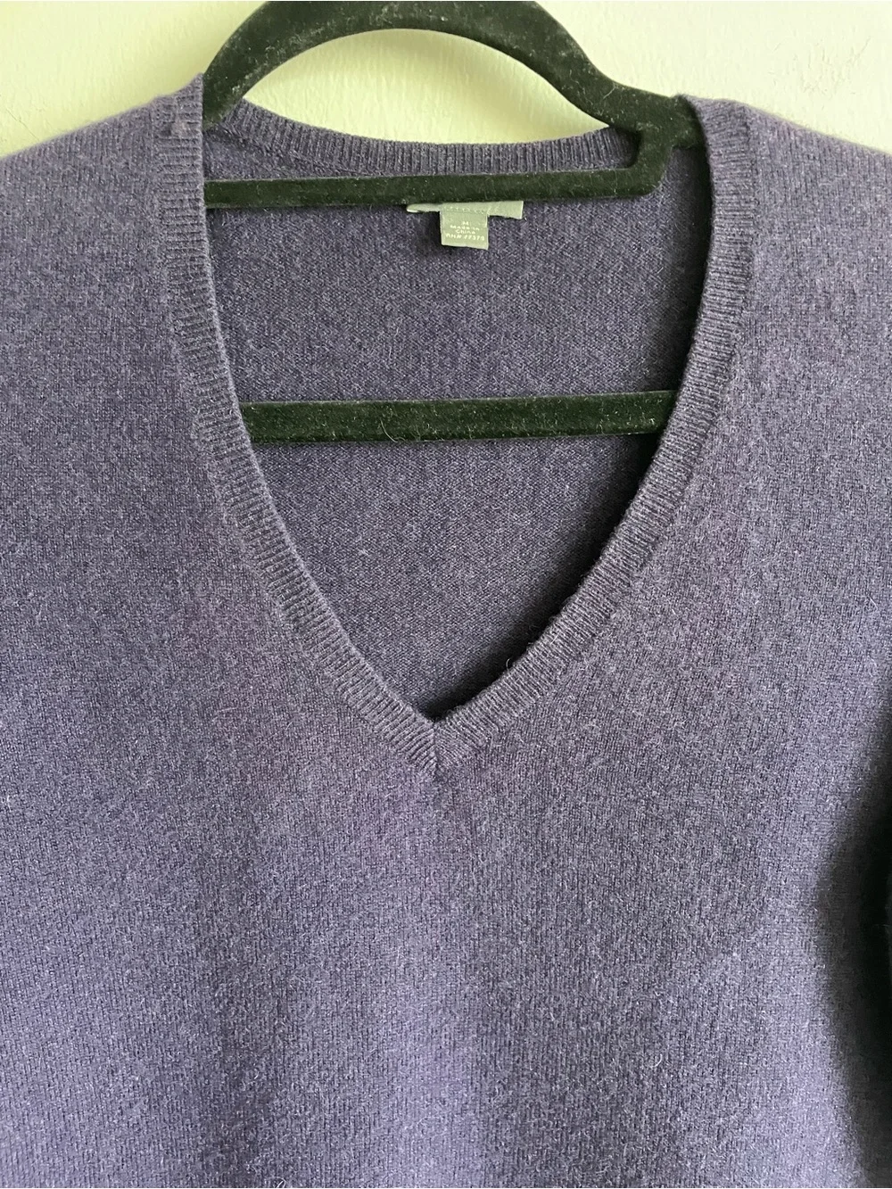 Ann Taylor cashmere sweater deep purple v neck classic professional M
